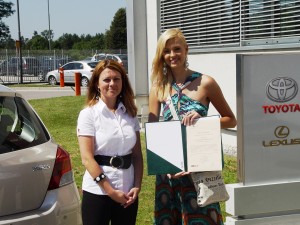 Jasna Baller iz Toyote Slovenija in Tjaša Kokalj